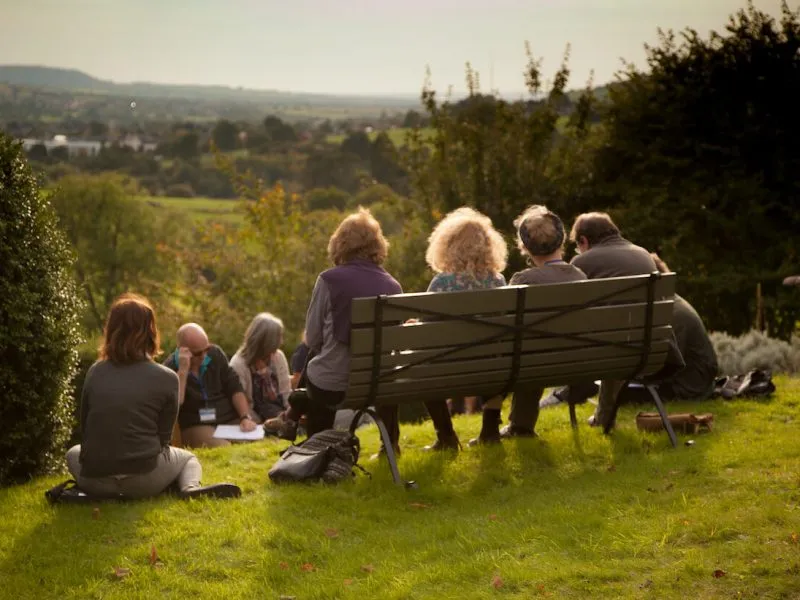 For-banner-1-Group-on-Bench-cropped-8981-copy-2-800x600